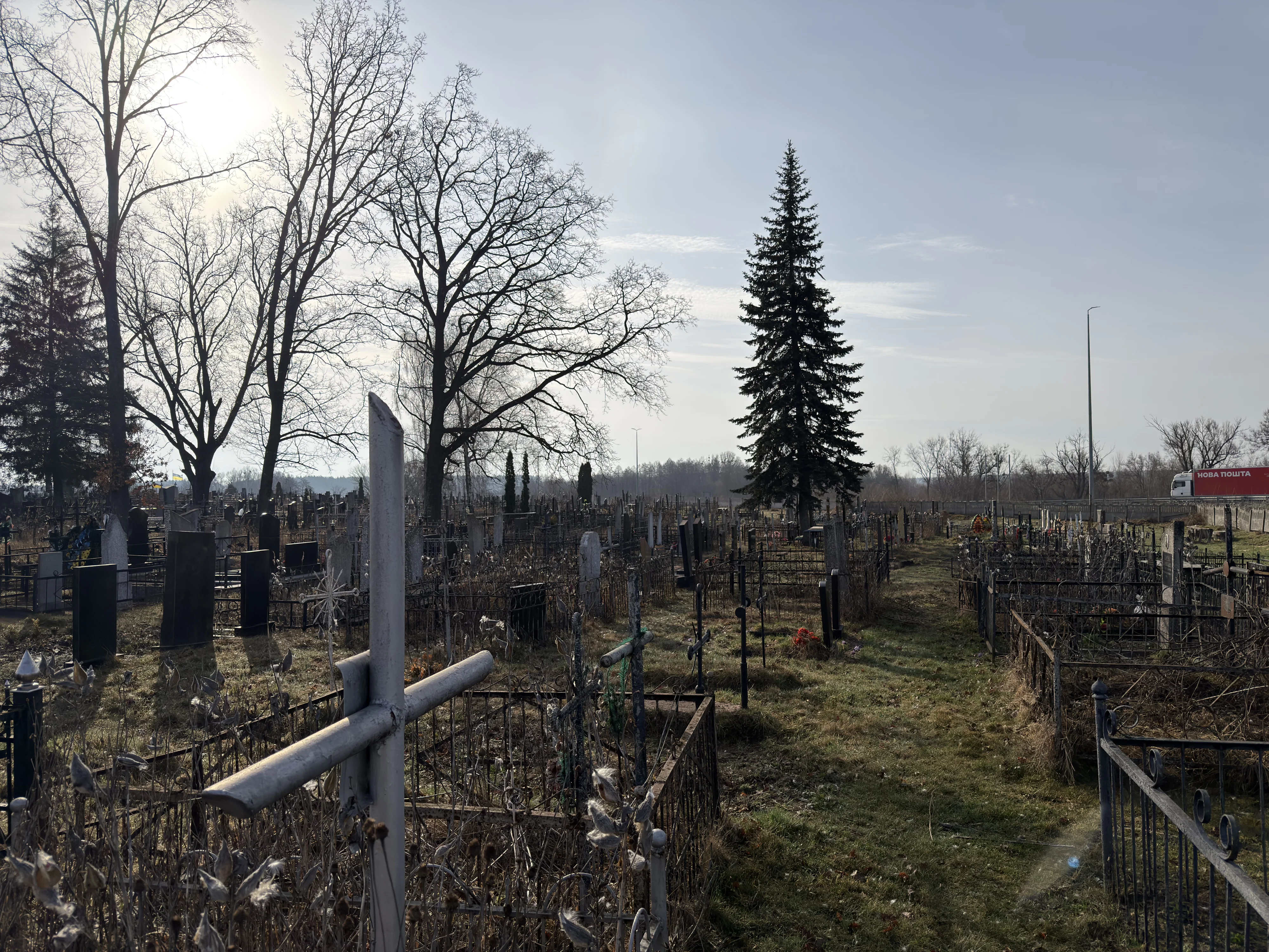 Кладовище поруч з Завалівка