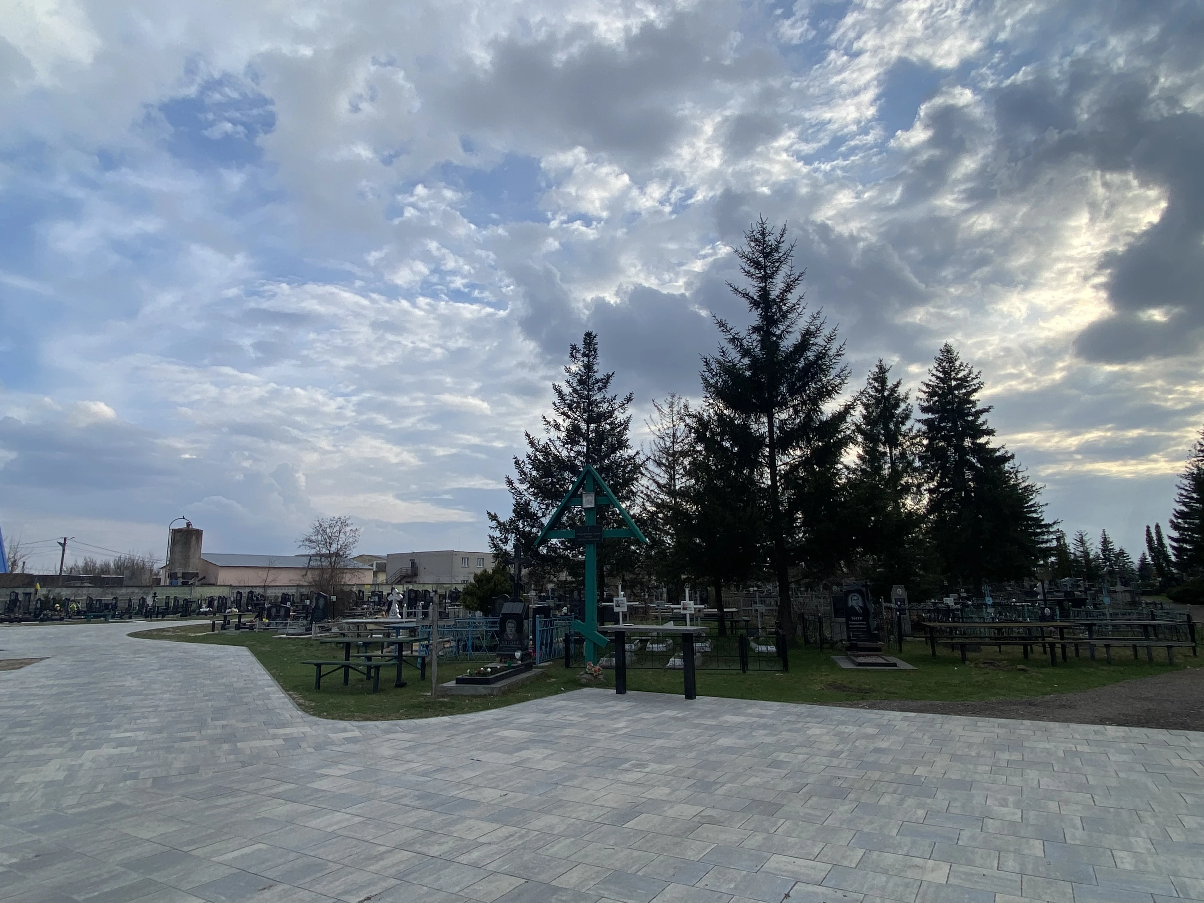 Кладовище, с. Погреби