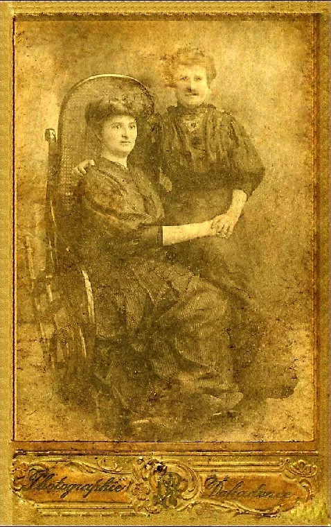 Дві жінки, м.Житомир