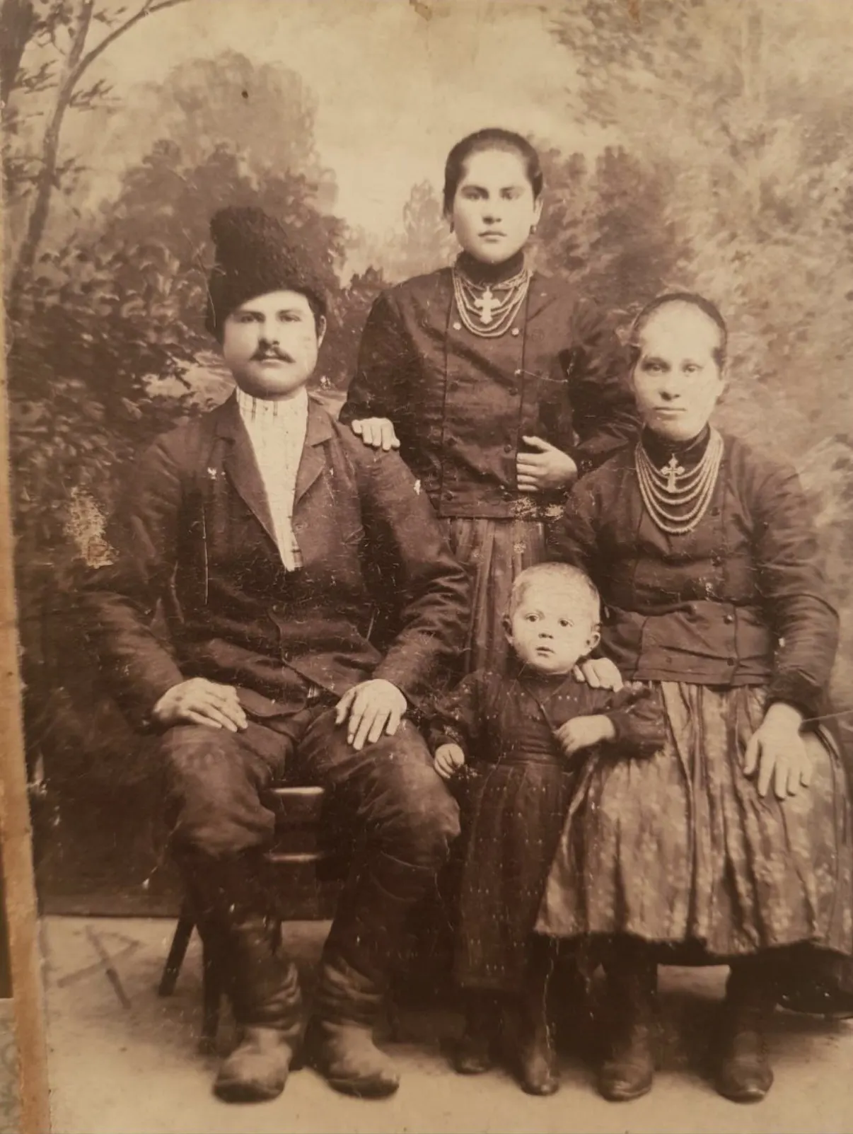 Сімейний портрет родини Черненко. Цибулеве(Олександрійський повіт, Херсонська губернія), 1914 рік