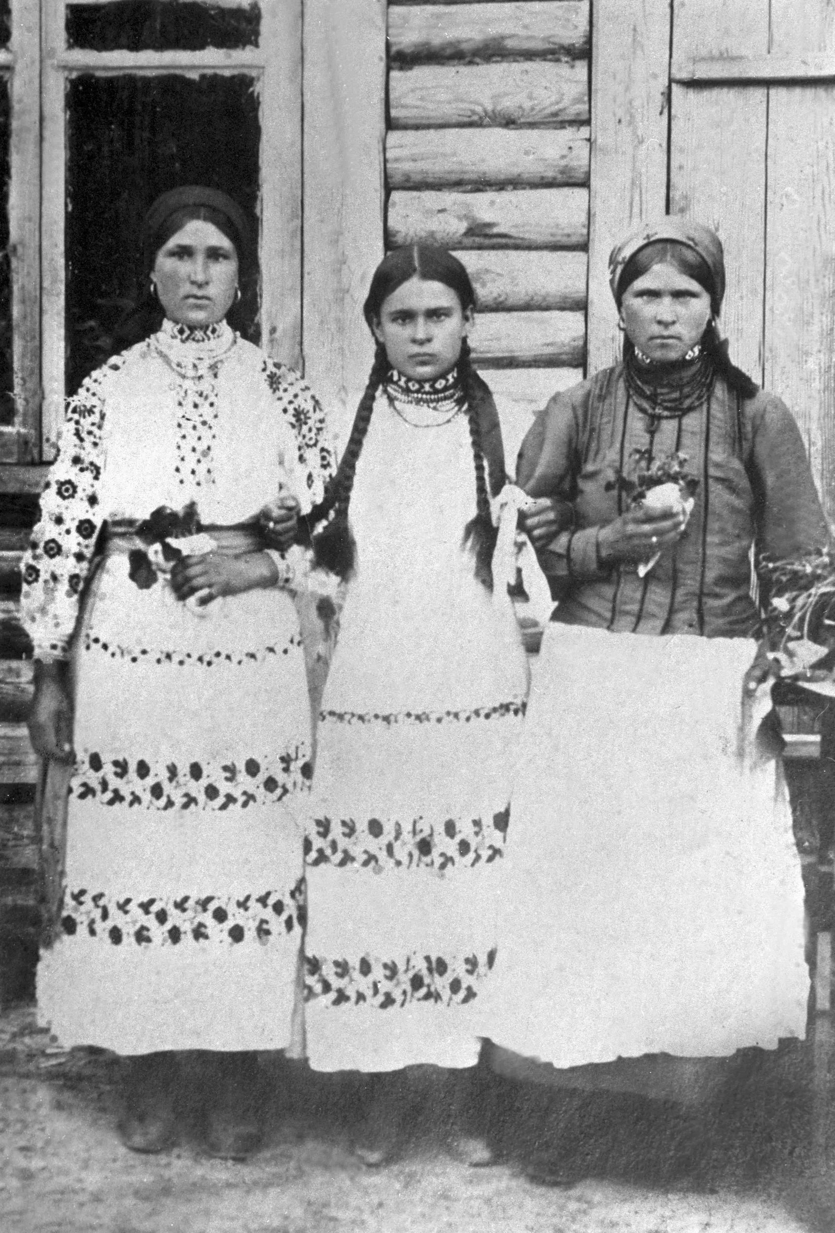 Жителі в традиційному одязі, с.Бенівка, 1920-ті. 1920/1921. Вишгородський район, Київська область, Україна