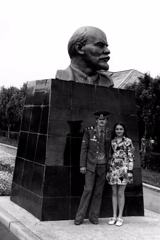 Біля пам'ятника Т.Шевченку, м.Білицьке