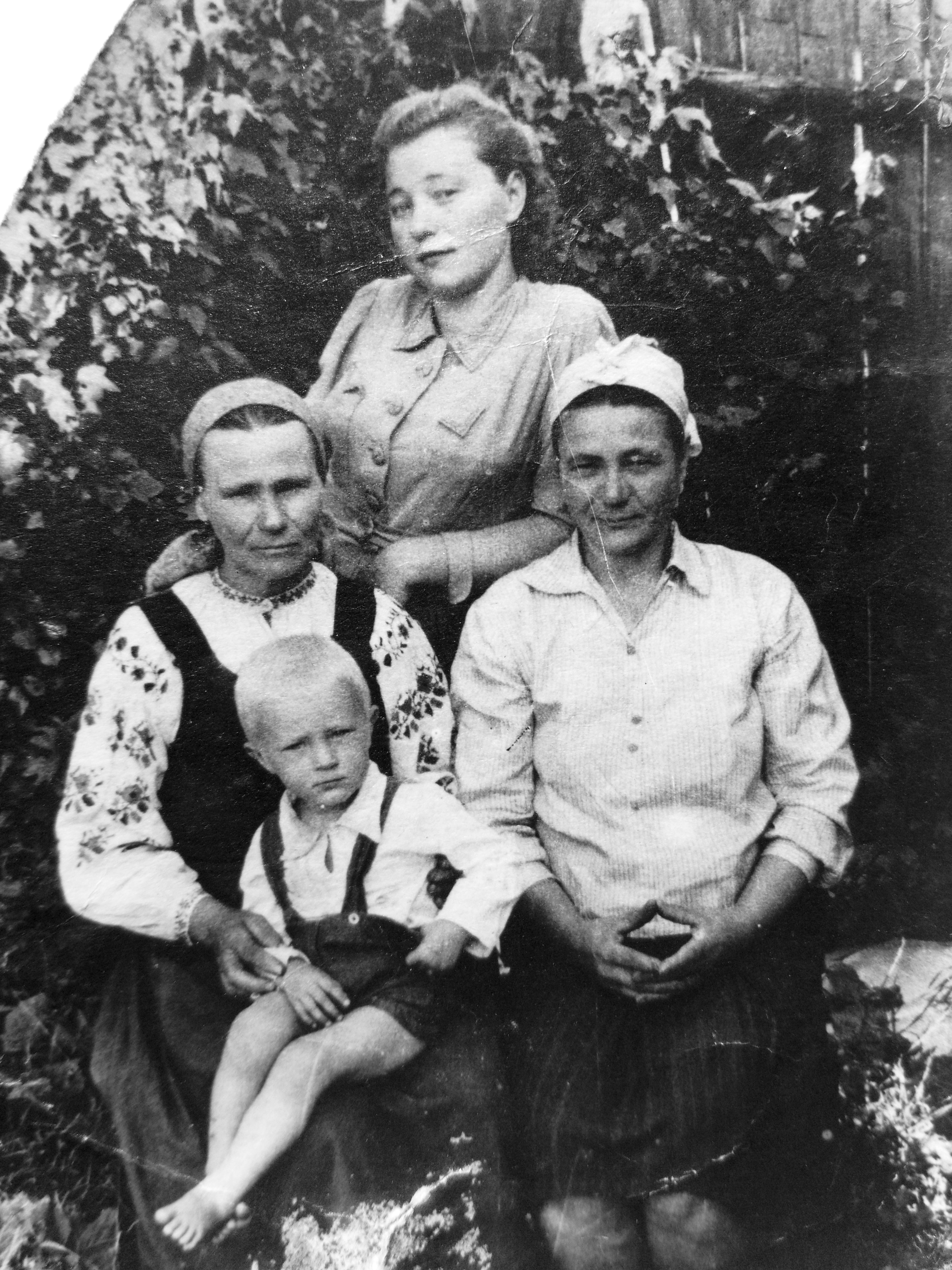 Сімейне фото Квікер, Коваленко, Мовчун / Київ, 11.10.1946