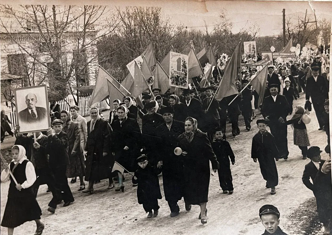 Демонстрація до 1-го травня. Маньківка 1960-ті